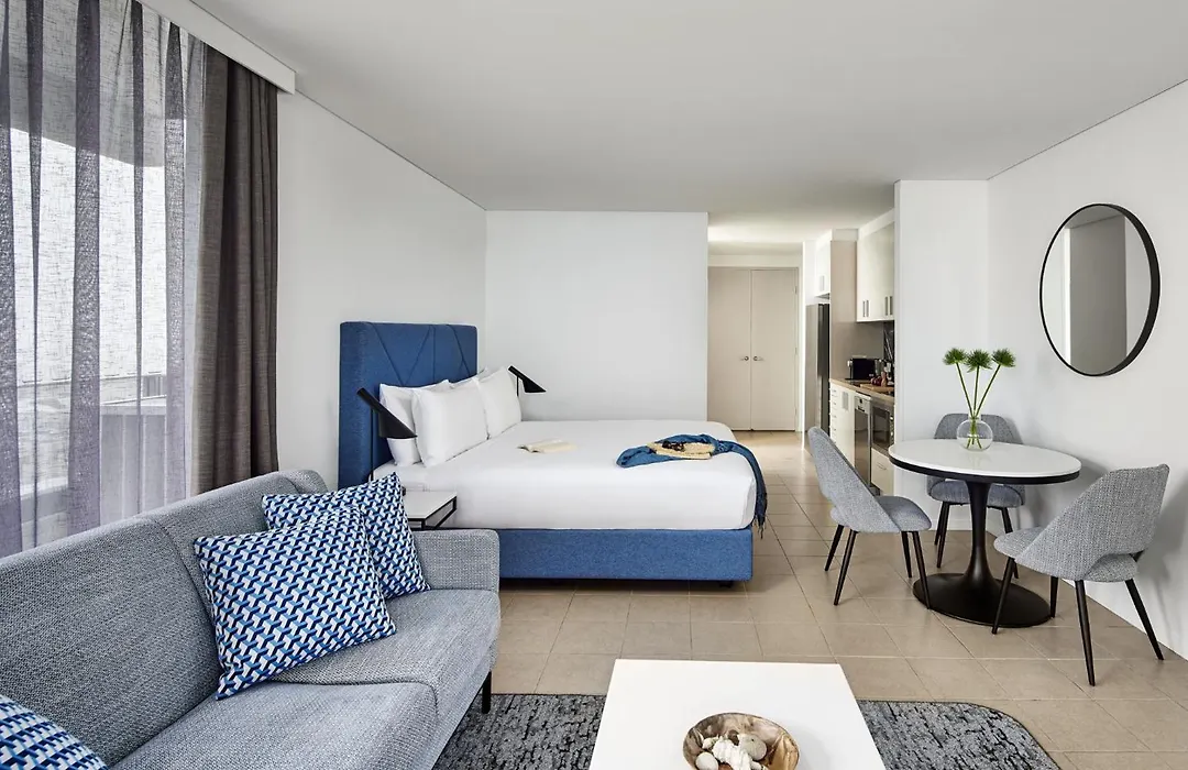 Meriton Suites Broadbeach-1