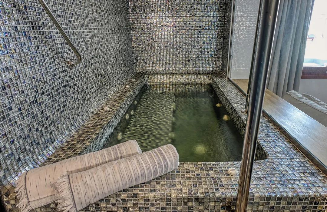 Splendour Hotel And Suites-1