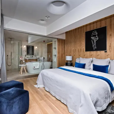 One Room Hotel-2