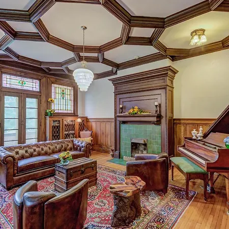 Oak Hall Mansion And Boutique Hotel-2