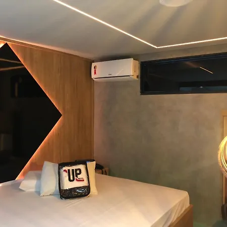 Up Motel-2