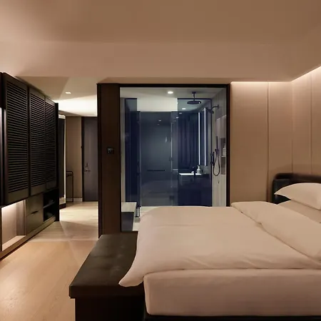 Equinox Hotel New York-3