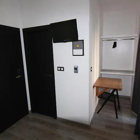 Hostal Mh Fuencarral-3