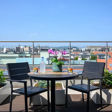 Hilton Garden Inn Budapest City Centre-3
