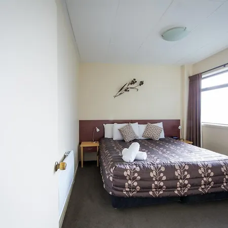 Lomond Lodge Motel & Apartments-2