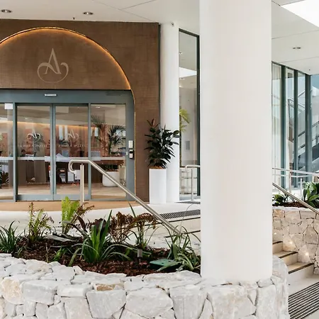 Amora Hotel Brisbane-3