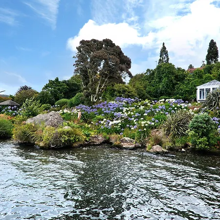 Black Swan Lakeside Boutique Hotel-3