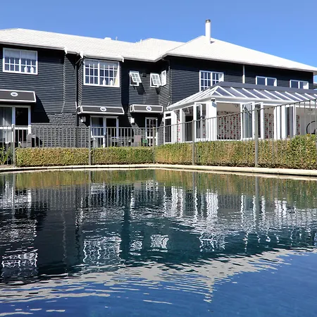 Black Swan Lakeside Boutique Hotel-2