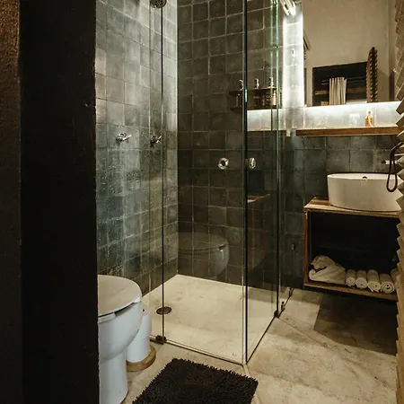 Hotel Sin Nombre-3