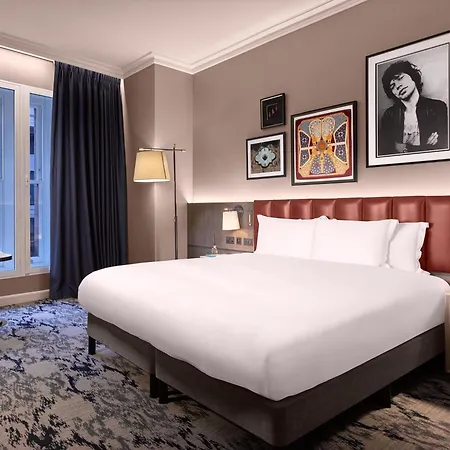 The Trafalgar St James London Curio Collection By Hilton-3