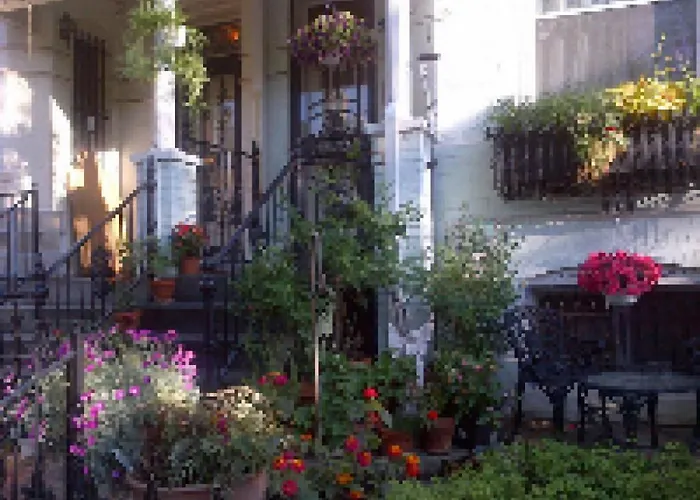 Bed and Breakfast Ledroit Park Renaissance Bed And Breakfast
