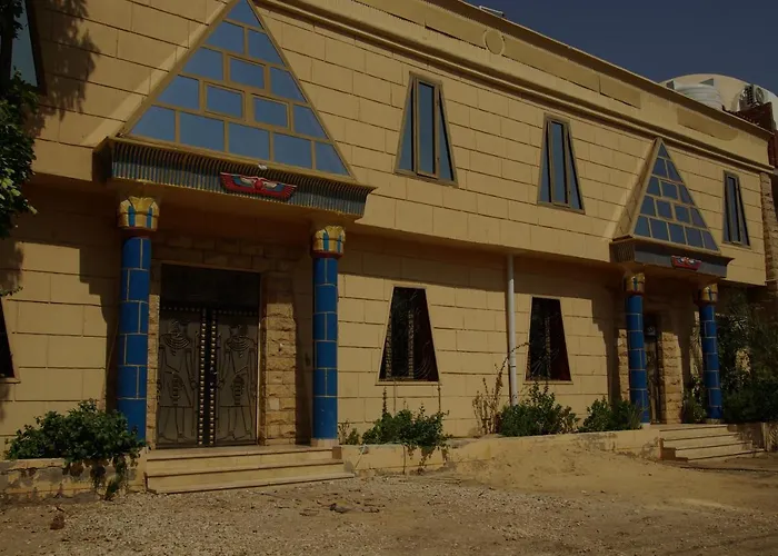  Pyramids Luxor & Spa