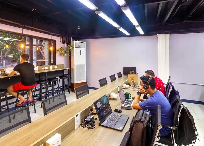 Nomad'S Hub - Best Value Co-Living Hostel