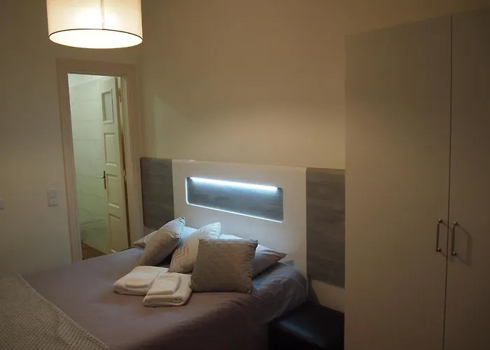 Hotel near College: Green View Home