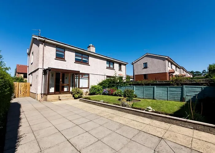 Cabine: 3 Bed House W/Drive & Garden V/Fast Wifi Near Bioquarter