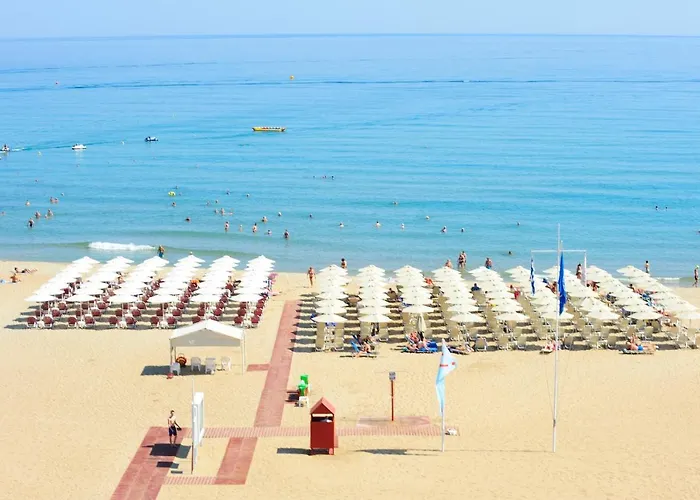 Beach hotel: Ilios Beach Hotel Apartments Adults Only