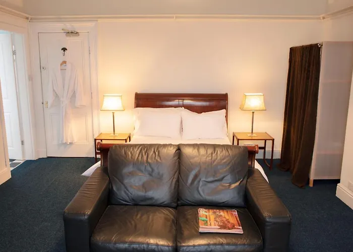 Luchthavenhotel: Square Tree House Hotel