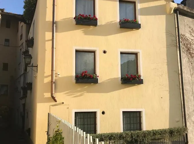 Resort: Maison Du Passage
