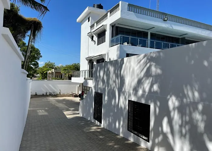 Bingo House Watamu, A Modern 5-Bedroom With Pool, A Kids Heaven