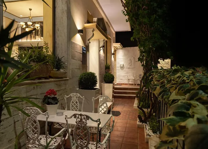 Family Hotel: Marble House