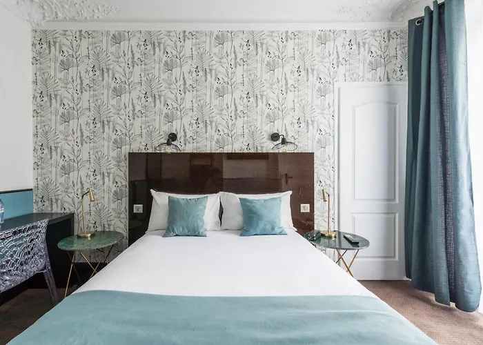 Pet Friendly hotel: Lennon By Avalon Hotel Paris Gare Du Nord