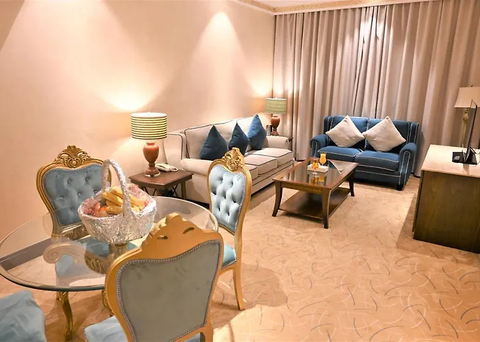 Hotel with pool: Crystal Plaza Al Majaz Hotel