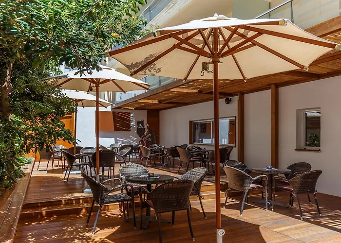 Central hotel: Athena Hotel