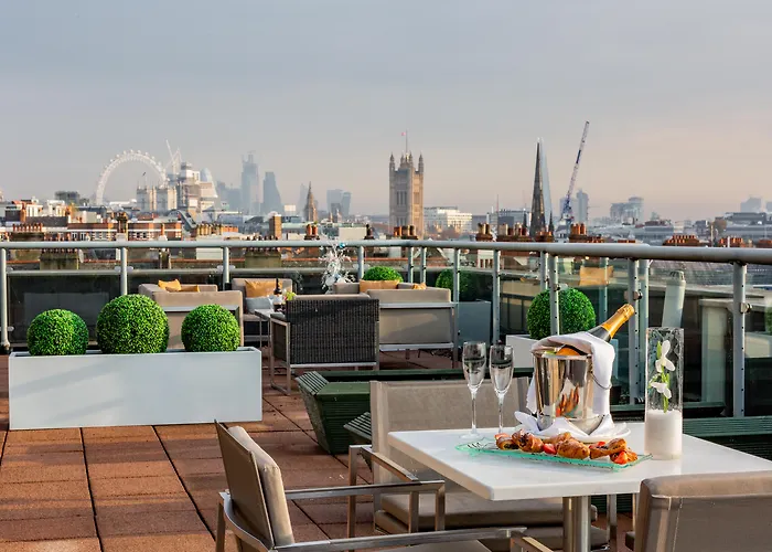 Luxury hotel only: Park Plaza Victoria London