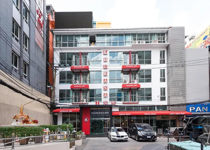 Hotel near College: Khurana Inn