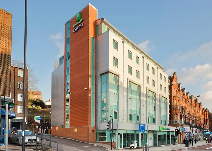 Hotels with tennis Holiday Inn Express London-Swiss Cottage