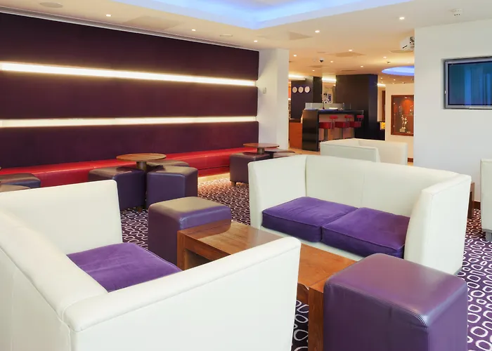 Hotels with tennis Holiday Inn Express London-Swiss Cottage