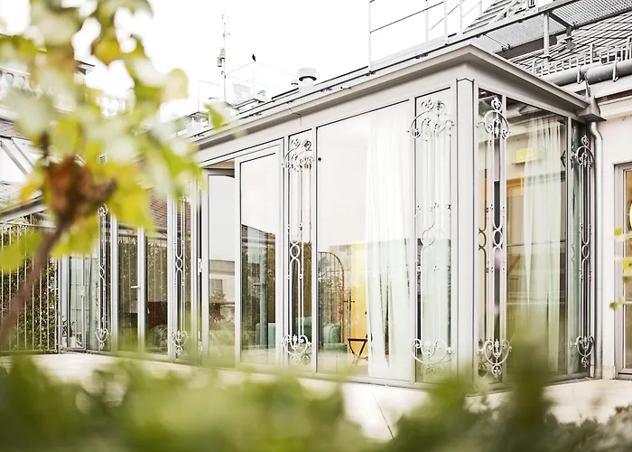 Hotel with pool: Palais Coburg Hotel