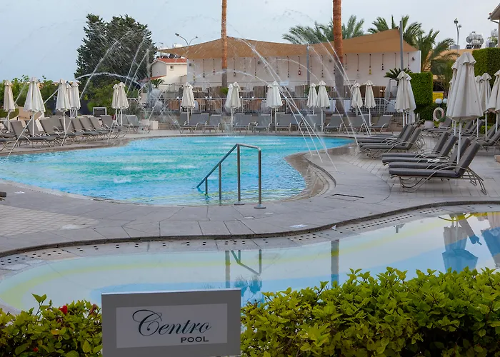 Hôtel Ping Pong: King Jason Paphos - Designed For Adults By Louis Hotels