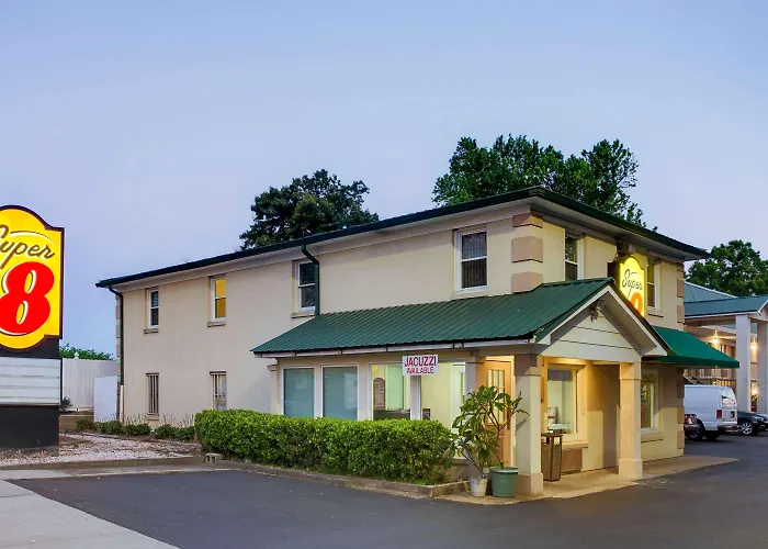 Motel: Super 8 By Wyndham Charlotte Downtown Area