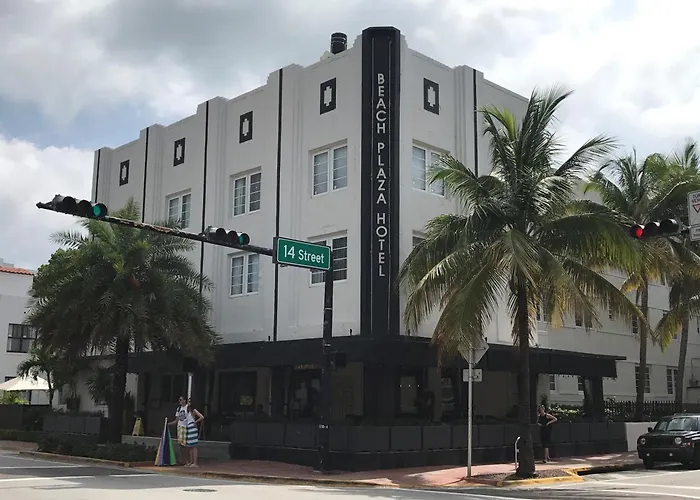Dog friendly hotels South Beach Plaza