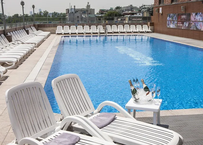 Hotel with pool: Hamilton Hotel