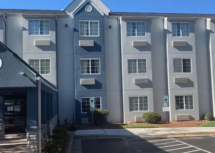 Hotel with view: Microtel Inn By Wyndham Charlotte Airport