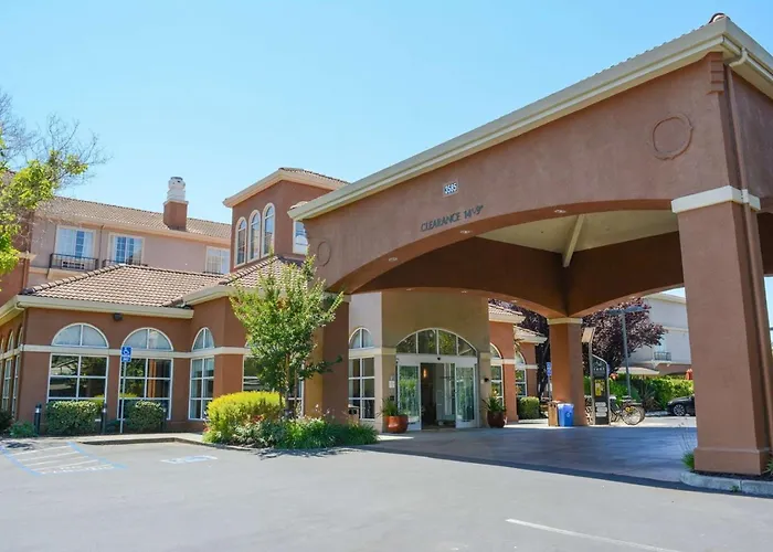 Hotel with pool: Hilton Garden Inn Napa