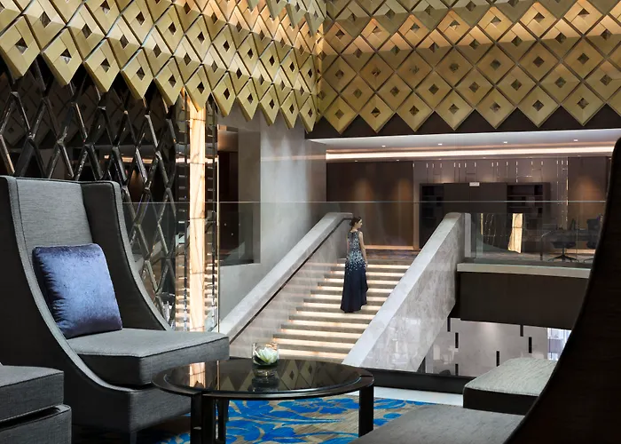 Hotel with pool: Lancaster Bangkok