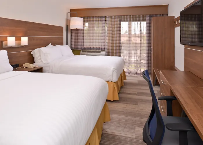 Hotel with Tennis: Holiday Inn Express Palm Desert By Ihg