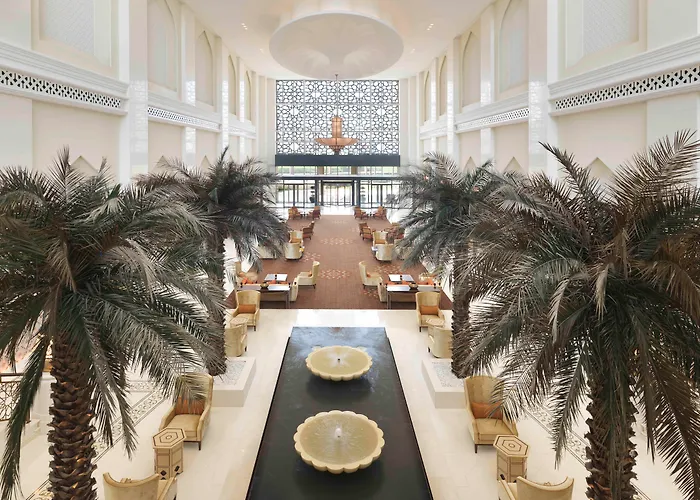 Hotels with pool Bab Al Qasr