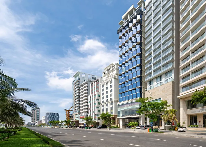 Family Hotel: Paris Deli Danang Beach Hotel
