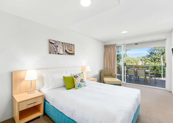 Hotel near College: Quality Suites Pioneer Sands