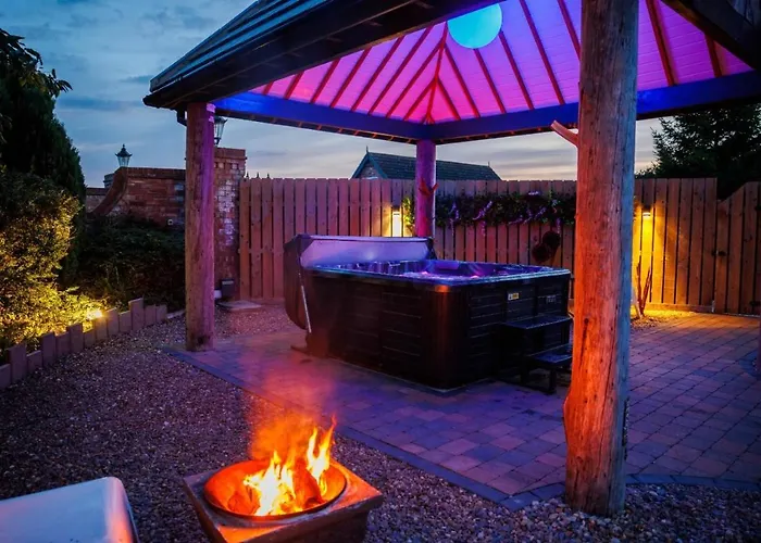Holiday Retreat Lodge With Private Hot Tub