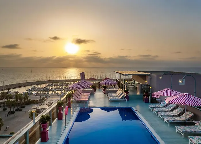 Romantic hotel: Leonardo Gordon Beach