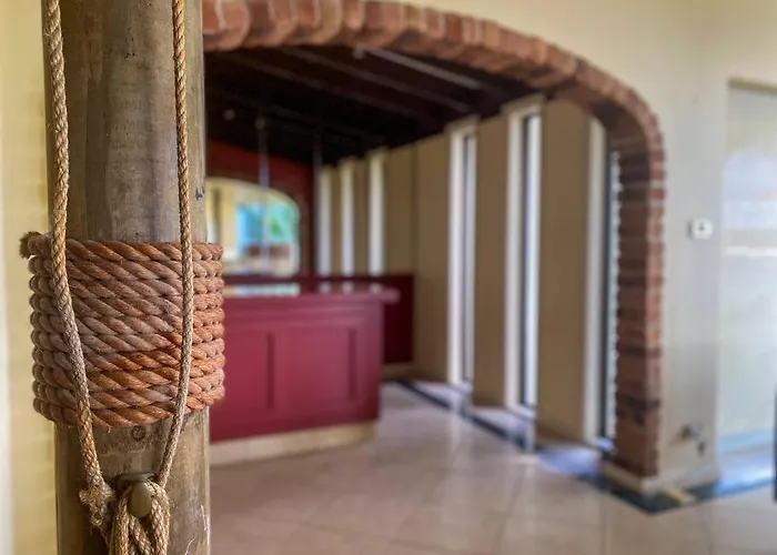 Vacation rental: Private Beach Villa On Water'S Edge