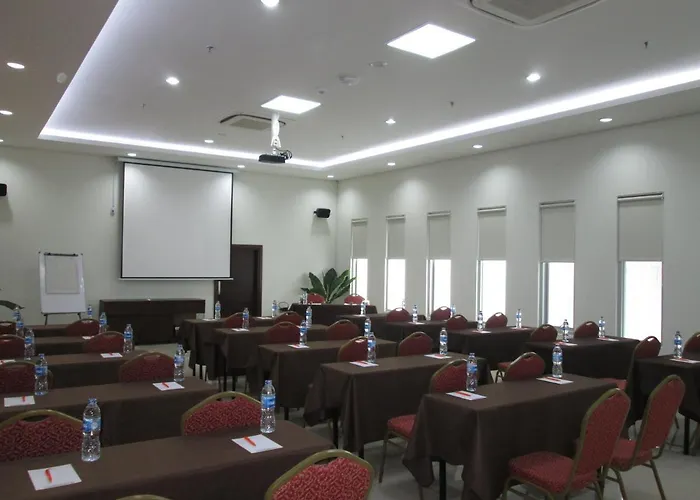 Bamboo Inn Hotel & Cafe