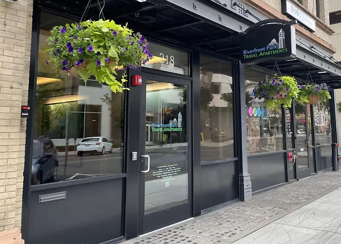 Hotel near College: Riverfront Park Travel Apartments