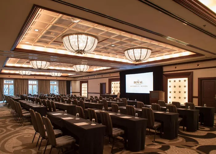 Hotel with Tennis: The Royal Sonesta Stephen F Austin Hotel
