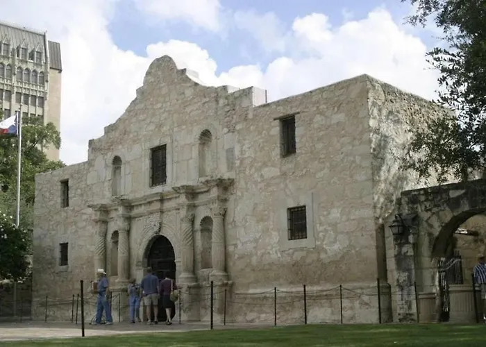 Hotel with pool: Springhill Suites By Marriott San Antonio Airport